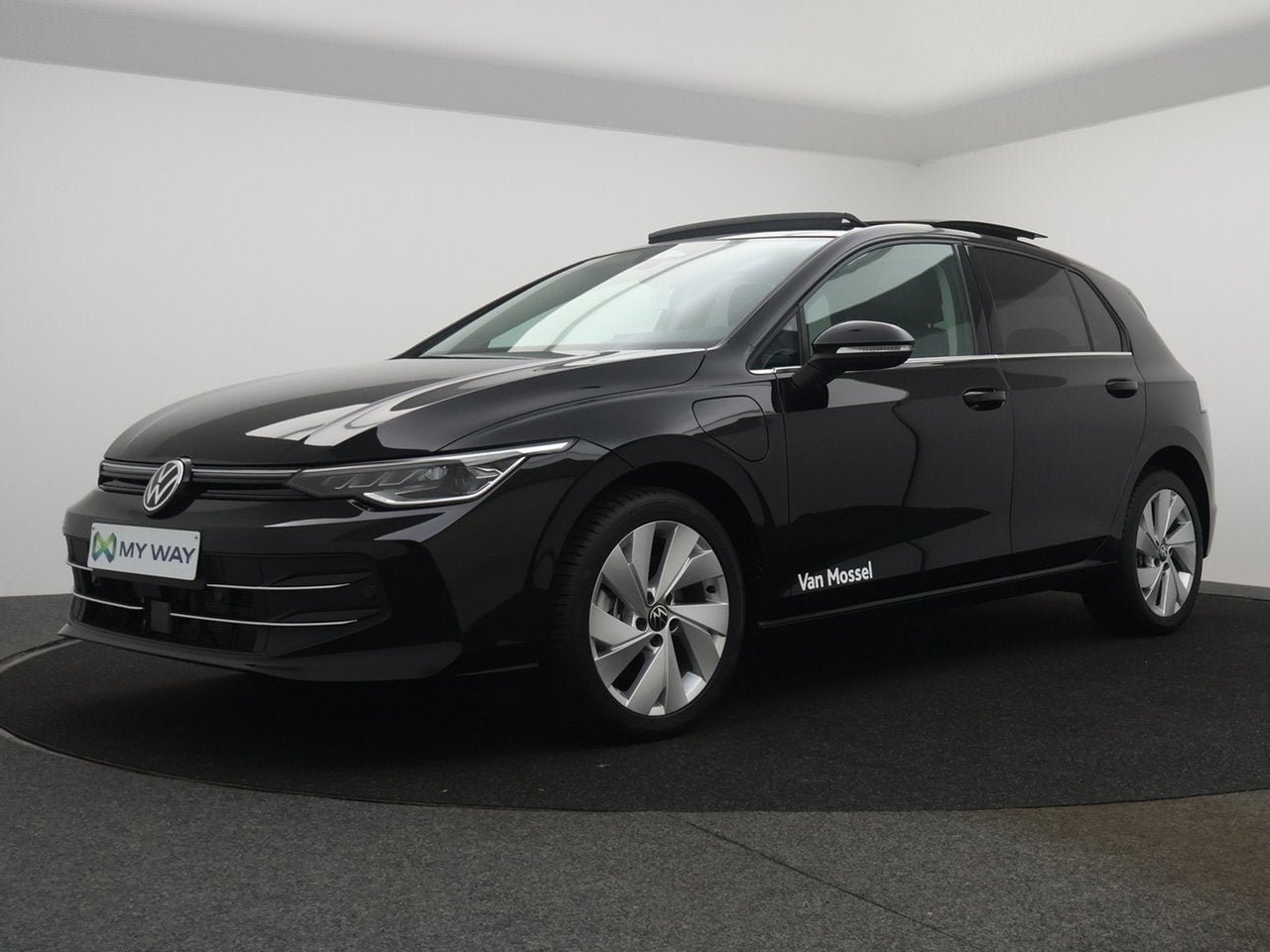 Volkswagen Golf VIII eHybrid (PHEV) Golf Style Business Prem, Automaat, Zwart, Berline, Te koop