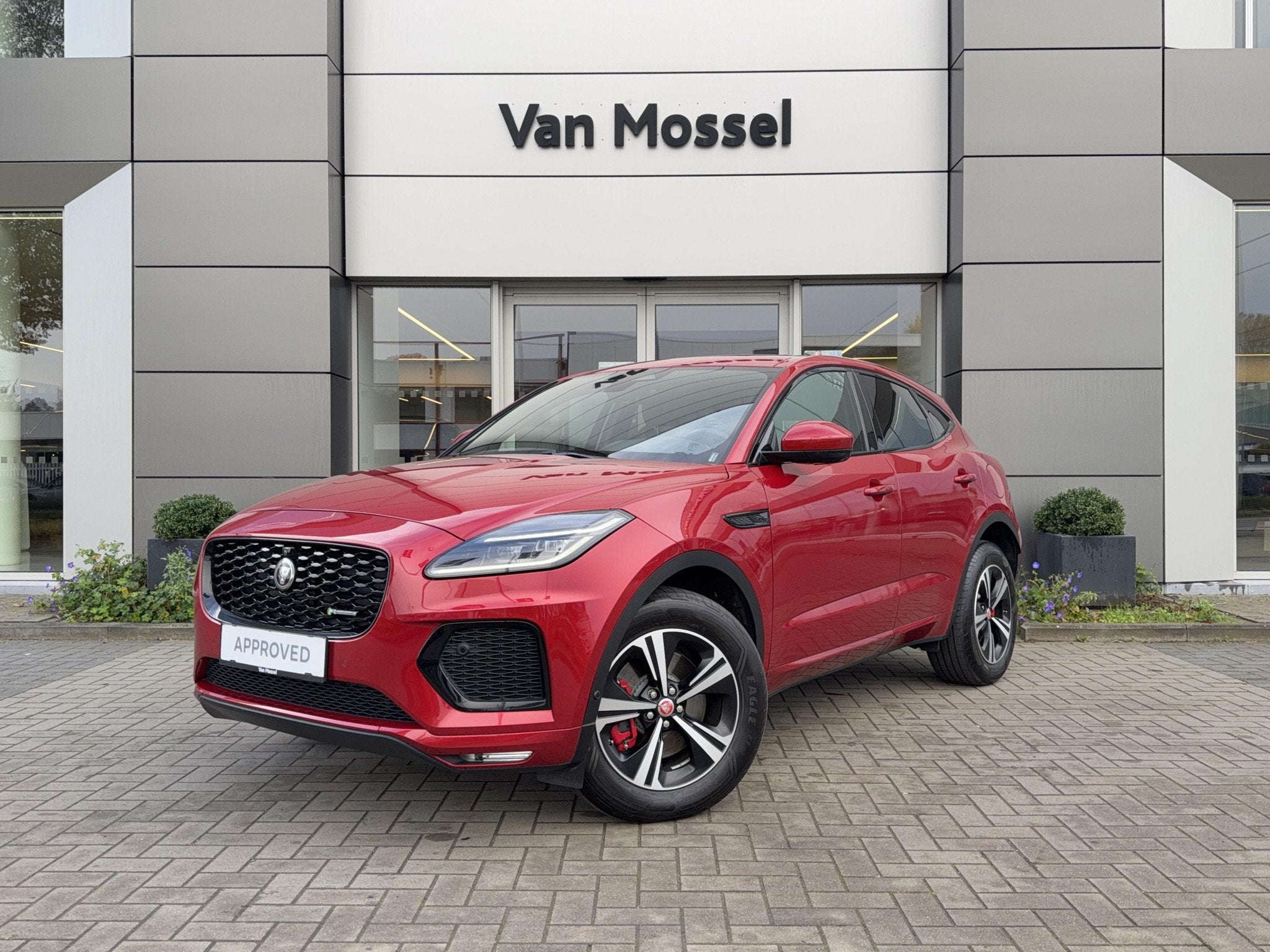 Jaguar E-Pace P300e R-dynamic S (automatique), Autos, Achat, Entreprise, Autres carburants, Noir