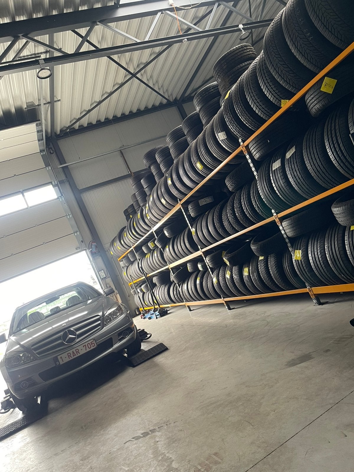 Banden Service- Scherpe Prijzen  0493332228
