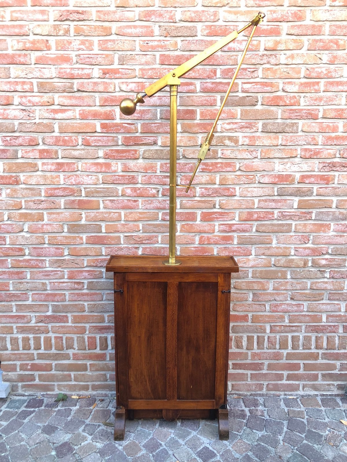 Antieke tandartsboormachine, Ophalen
