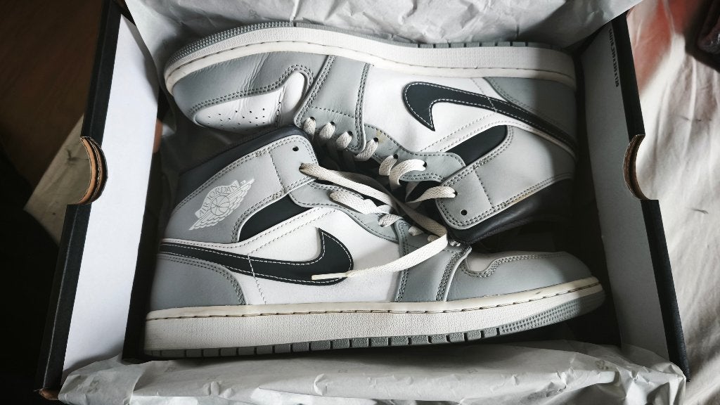 Air Jordan 1 Mid Light Smoke Grey – taille 45, Enlèvement ou Envoi, Utilisé, Chaussures