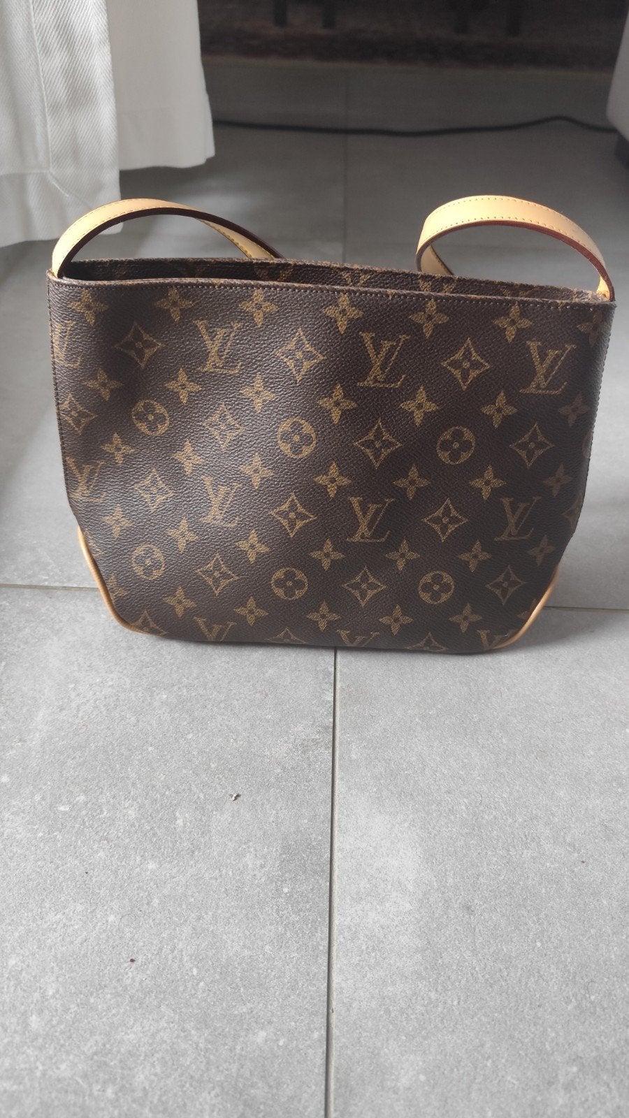 Mooie handtas met Louis Vuitton print, Bijoux, Sacs & Beauté, Trousses de toilette, Enlèvement ou Envoi, Comme neuf, Brun, Femme