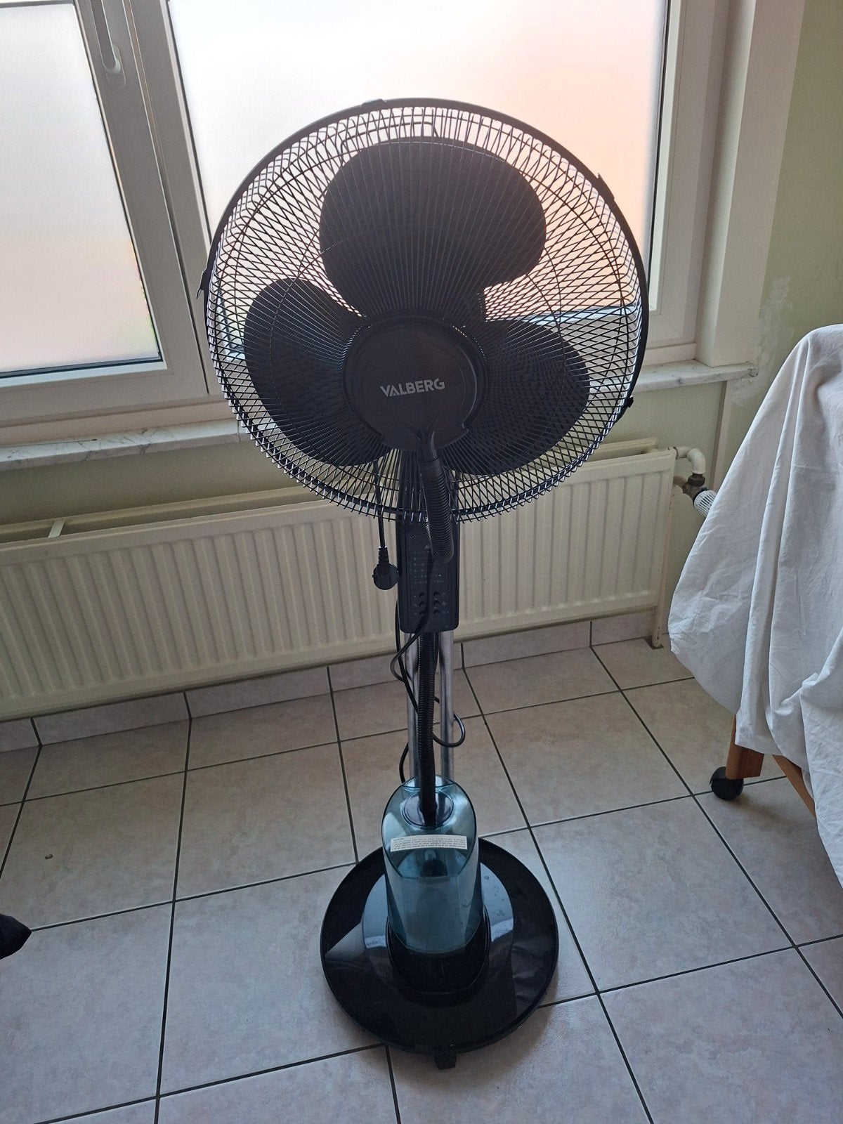 ventilateur avec atomisation d'eau, Electroménager, Ventilateurs, Enlèvement, Ventilateur avec télécommande, Comme neuf, Autre