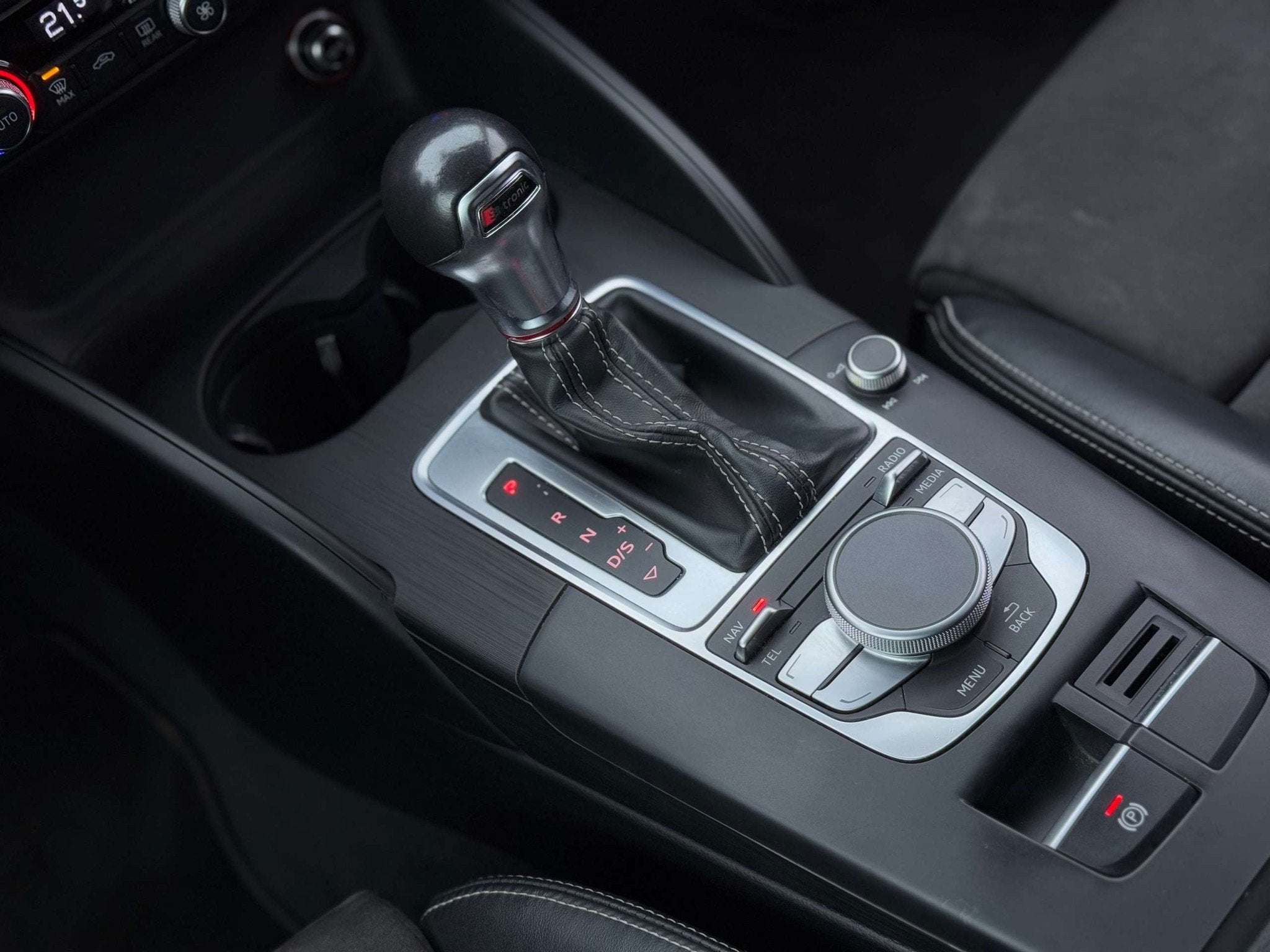 AUDI S3 2.0 TFSI 300ch QUATTRO SPORTBACK BVA S-TRONIC Sièges sport