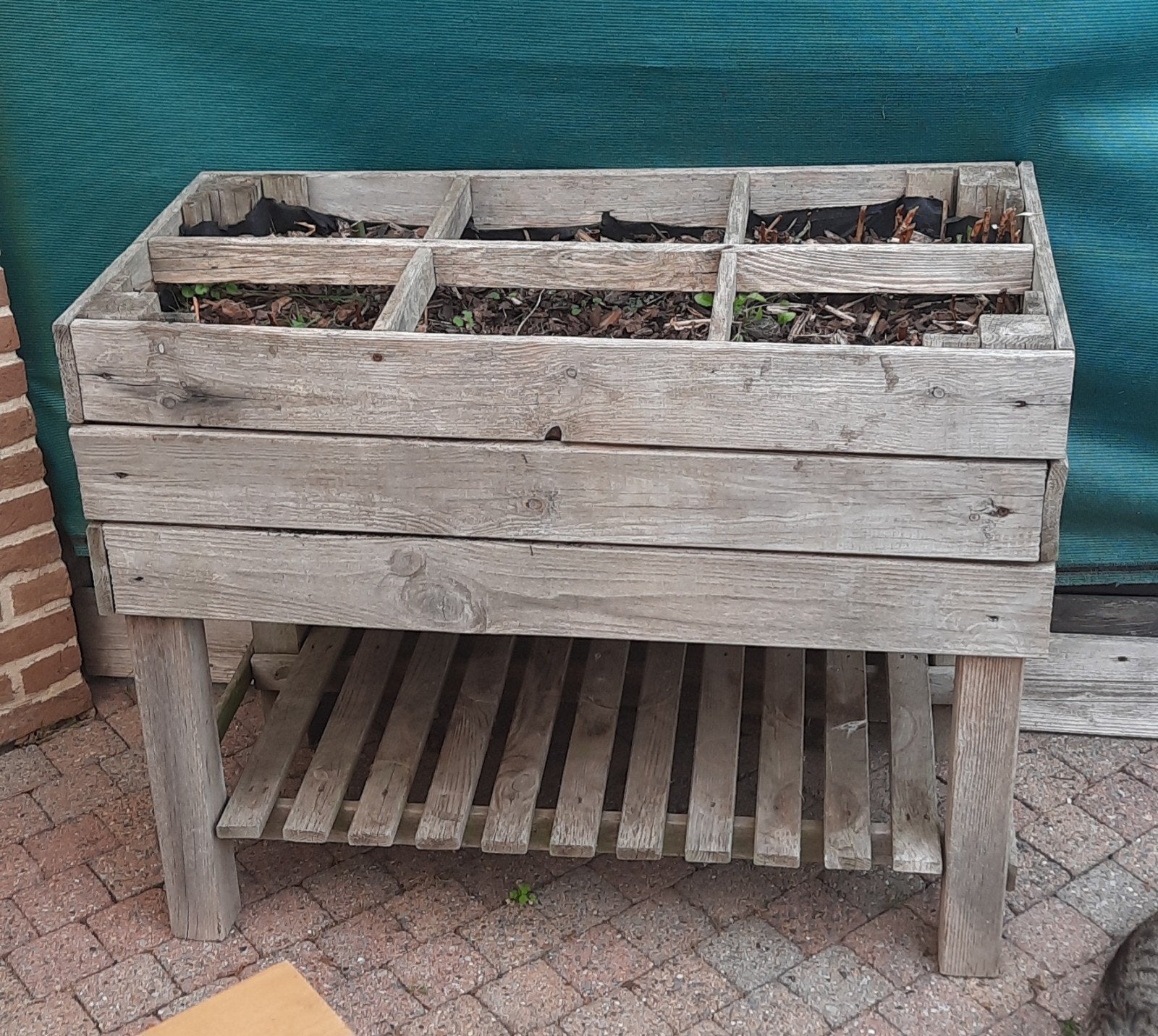 Houten moestuinbak op poten, Ophalen, Kweektafel