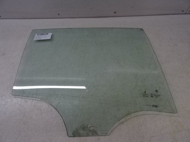 VITRE ARRIERE DROITE BMW 1 serie (F20) (01-2010/06-2019), Utilisé, BMW
