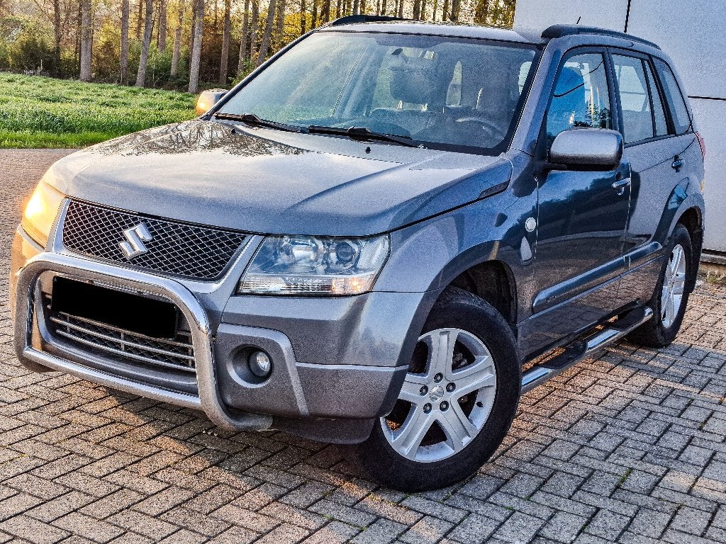 Suzuki Grand Vitara 2.0 Benzine 4x4 Trekhaak, Auto's, Suzuki, Zwart, 4 cilinders, Grand Vitara, Leder
