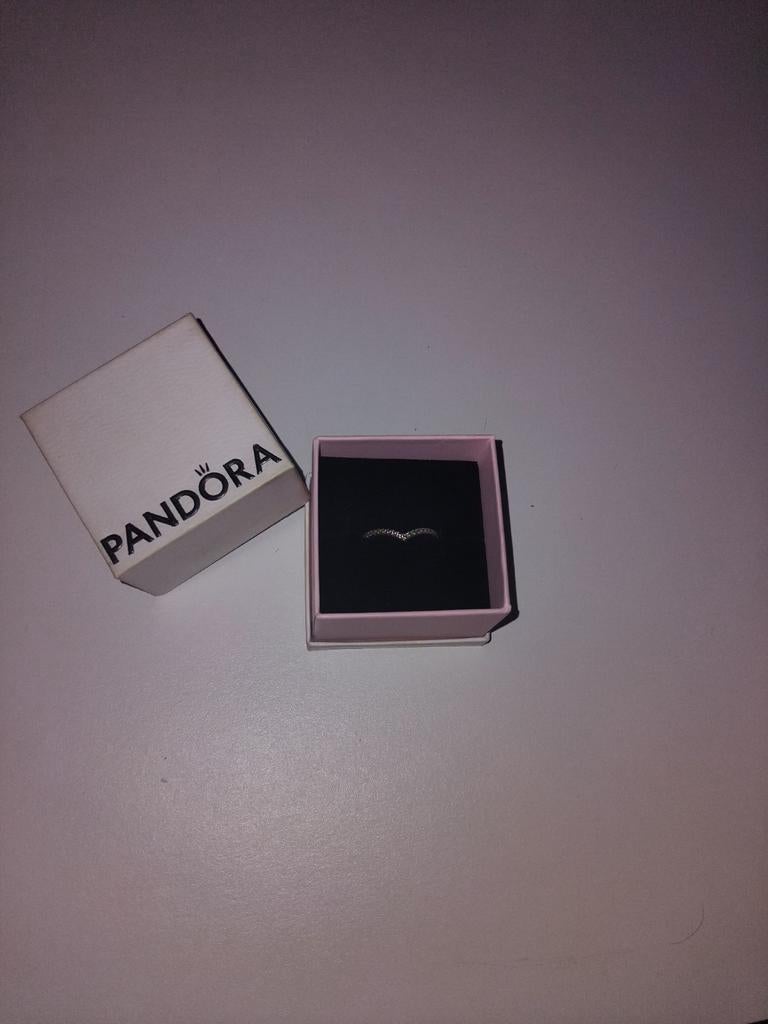 Bague pandora, Plus petit que 17, Comme neuf, Avec cristal, Enlèvement