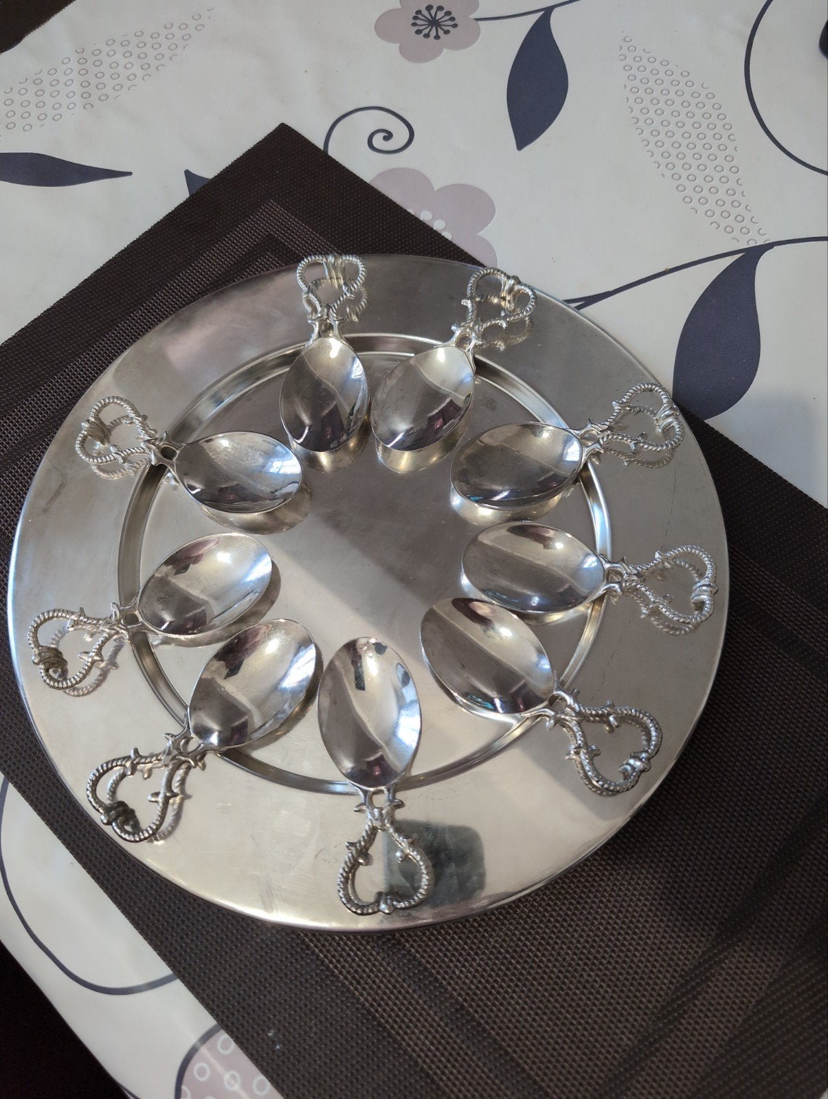 Ensemble vintage composé de neuf cuillères et d'un plat, Enlèvement ou Envoi, Argent