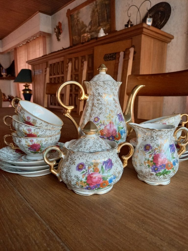 porseleinen koffieserviesje, Ophalen