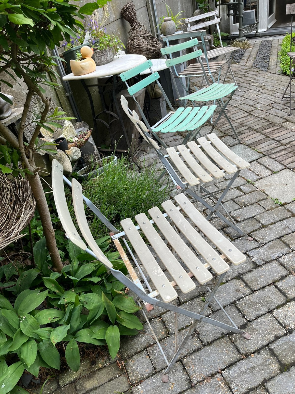 4cafestoelen met plastic zitvlak, ijzer onderstel, Ophalen, Zo goed als nieuw, Plastic