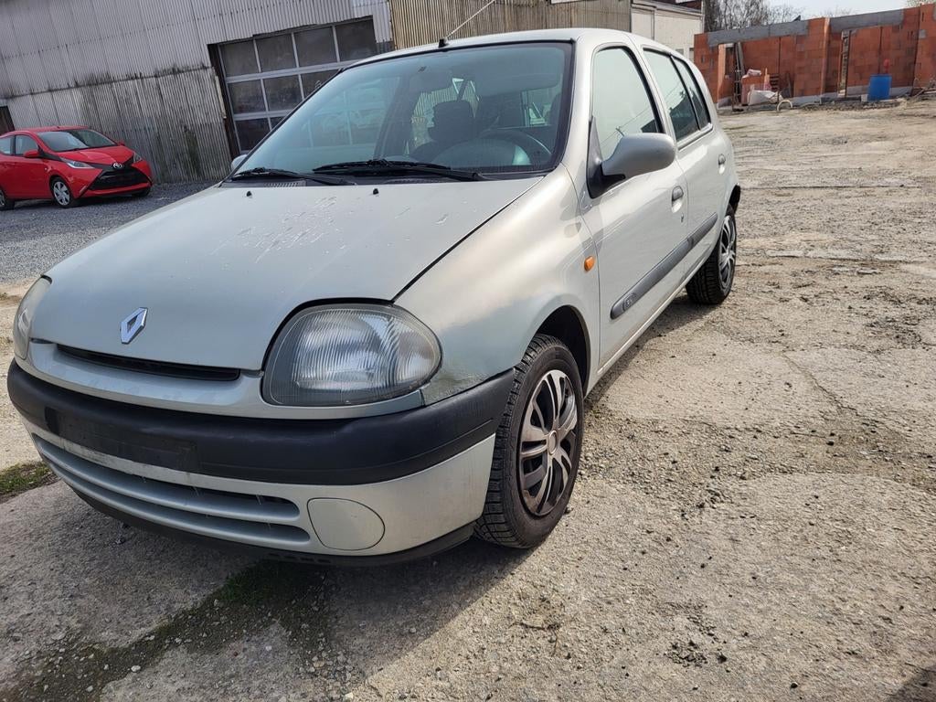 Renault clio 1.4essence roule très bien, Autos, Renault, Achat, Entreprise, Essence, Clio