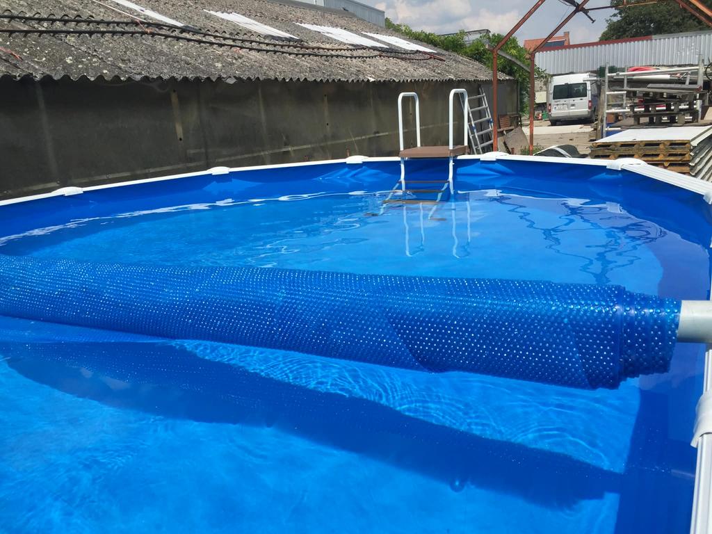 Zwembad gre met kunstgras omheen, Jardin & Terrasse, Piscines, Utilisé, Piscines hors sol, 120 cm ou plus, 400 cm ou plus, 300 cm ou plus