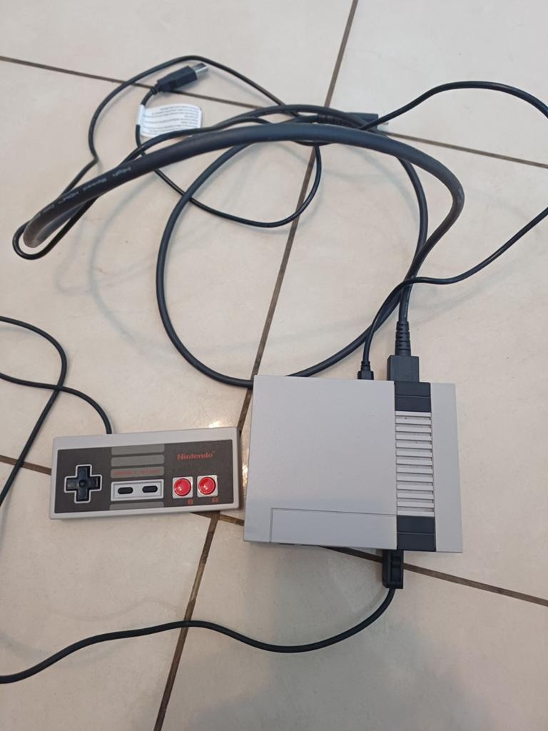 Nintendo Classic Mini: NES Console + 1 Controller & Kabels, Enlèvement