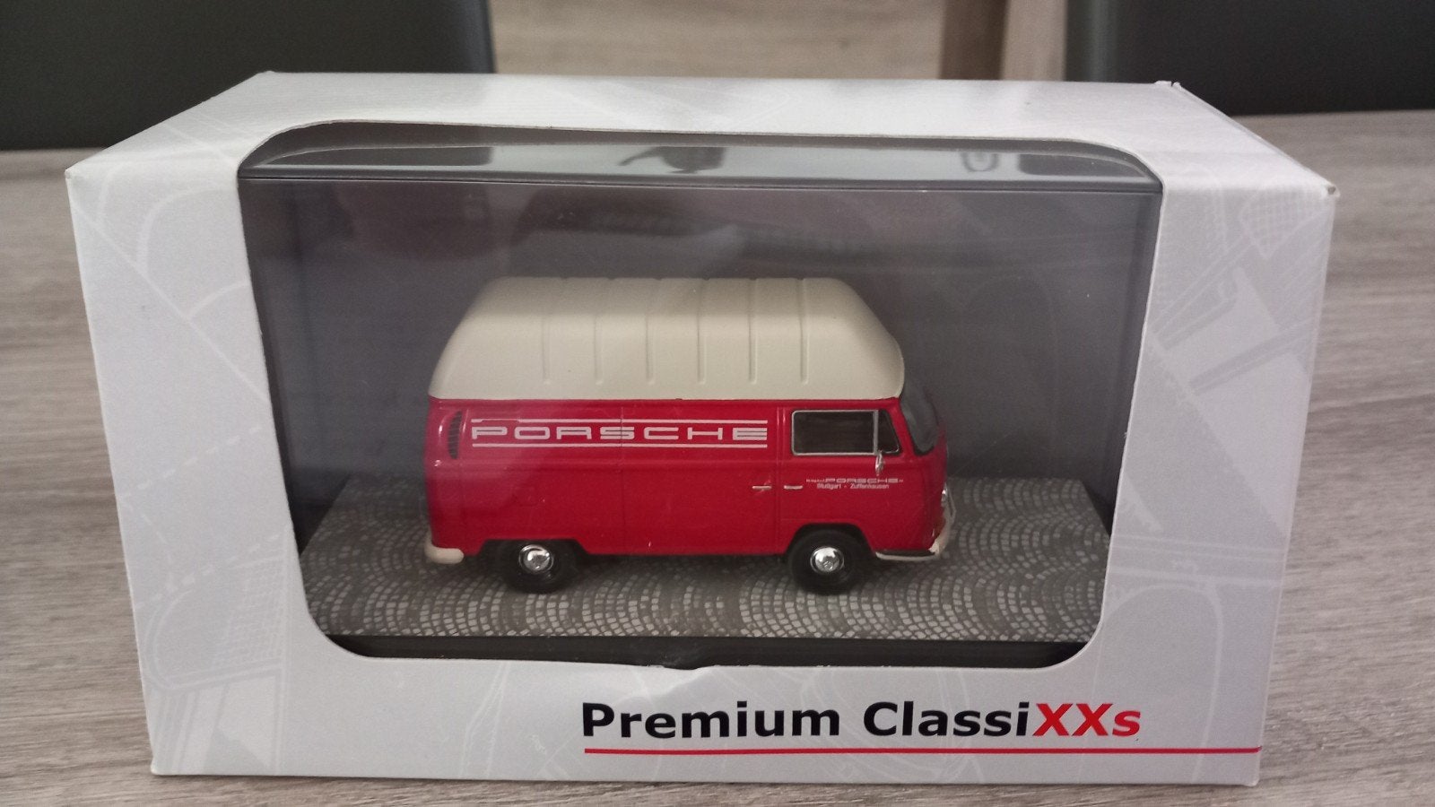 Premium ClassiXXs VW T2a Hochdach Porsche Renndienst 1:43, Ophalen