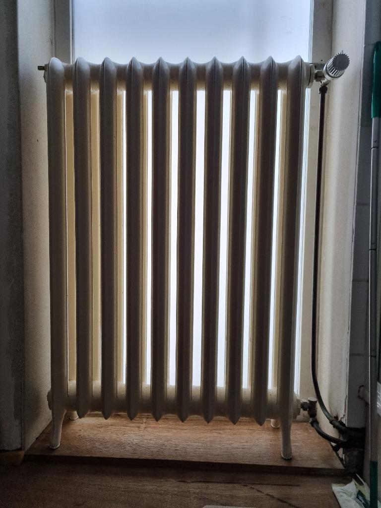 radiator gietijzer / fond, Doe-het-zelf en Bouw, Verwarming en Radiatoren, Ophalen, Radiator