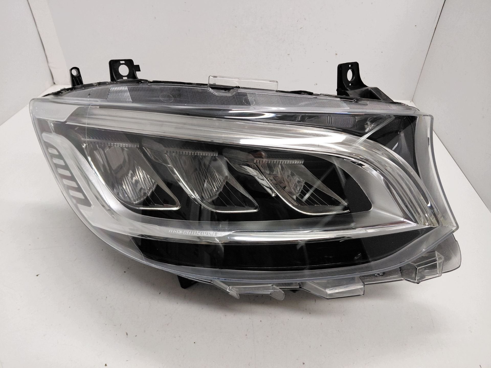 Mercedes Sprinter W907 Koplamp Rechts A9109067200, Gebruikt, Mercedes-Benz AG, Mercedes-Benz, Mercedesstrasse 120
70372  Stuttgart, DE