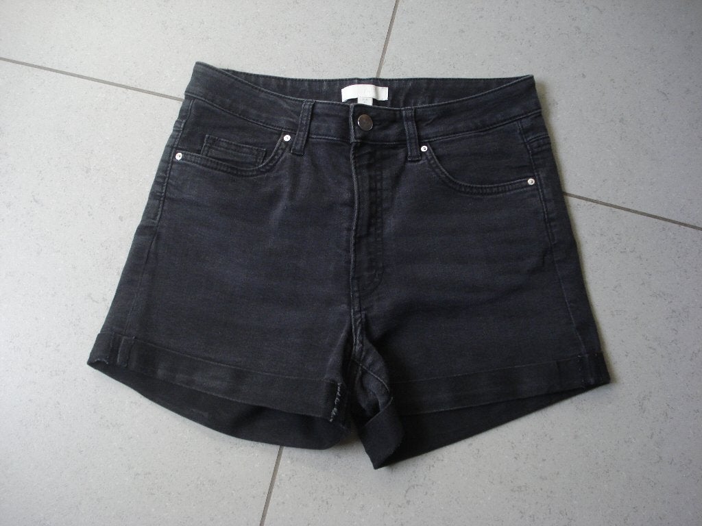 H&M jeansshort, dames/meisjes. mt 40, Kleding | Dames, Spijkerbroeken en Jeans, H&M, Ophalen of Verzenden, Gedragen, Zwart