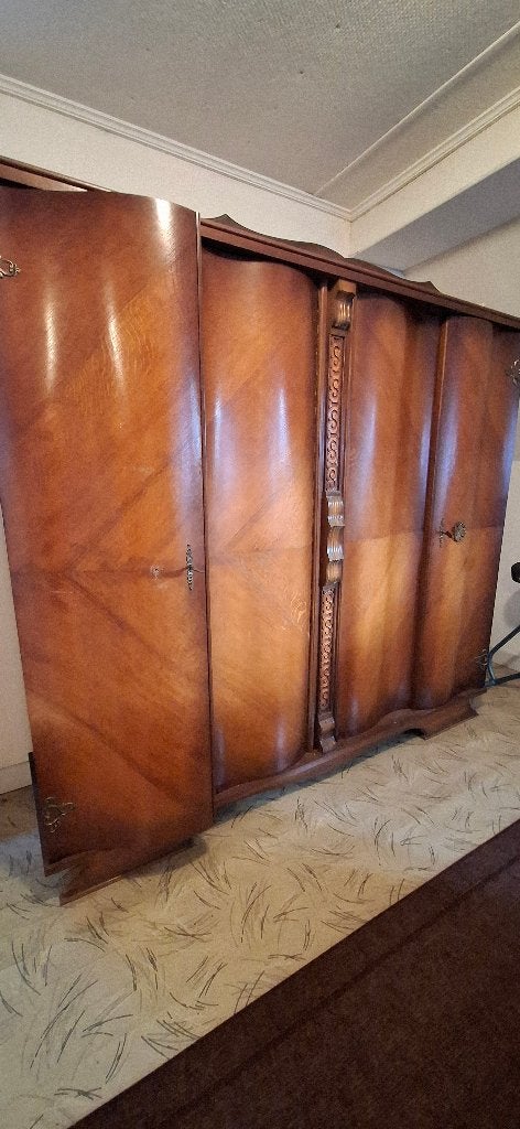 Armoire unique avec de belles sculptures gratuitement, Enlèvement