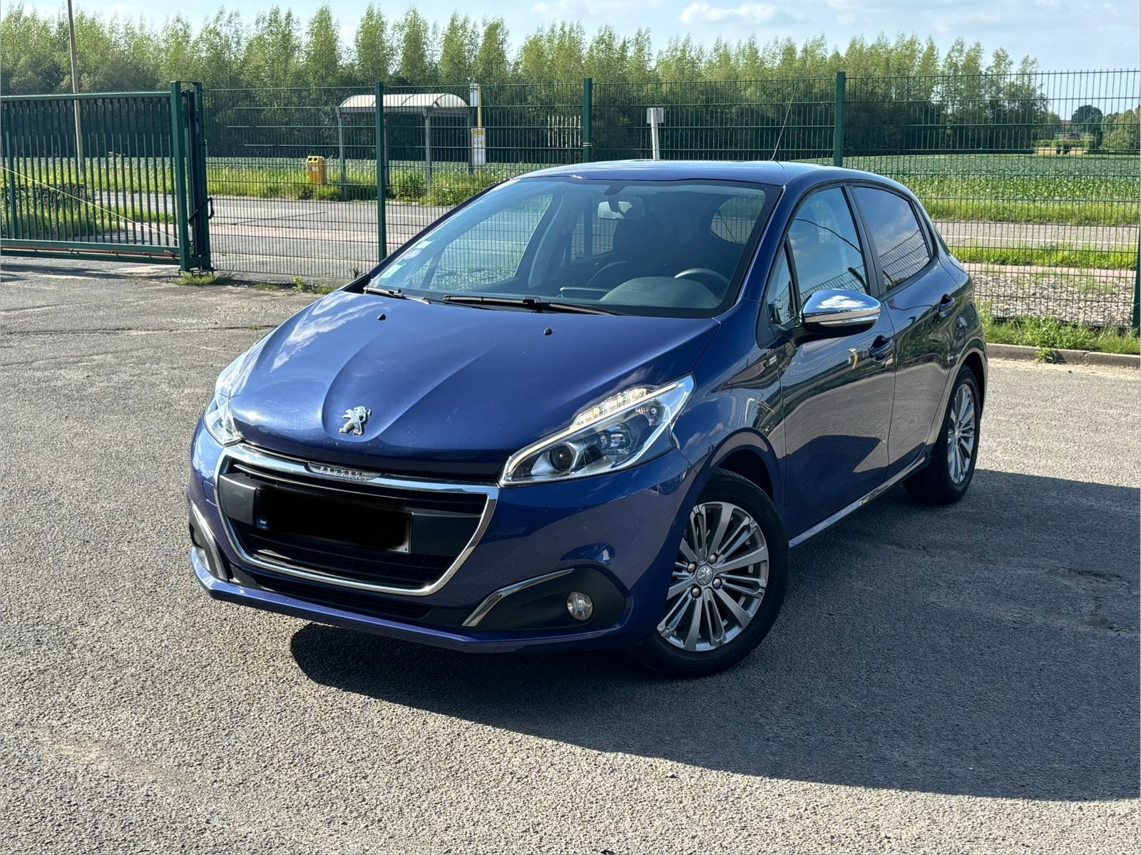 Peugeot 208 2017 1.2 essence euro 6b Gps 95000km, Achat, Entreprise, Boîte manuelle, 5 portes