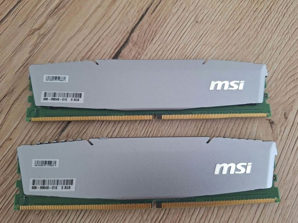 2 x 8GB DDR4 SDRAM (288-pins DIMM), Computers en Software, RAM geheugen, Gebruikt, Verzenden, DDR4, 8 GB