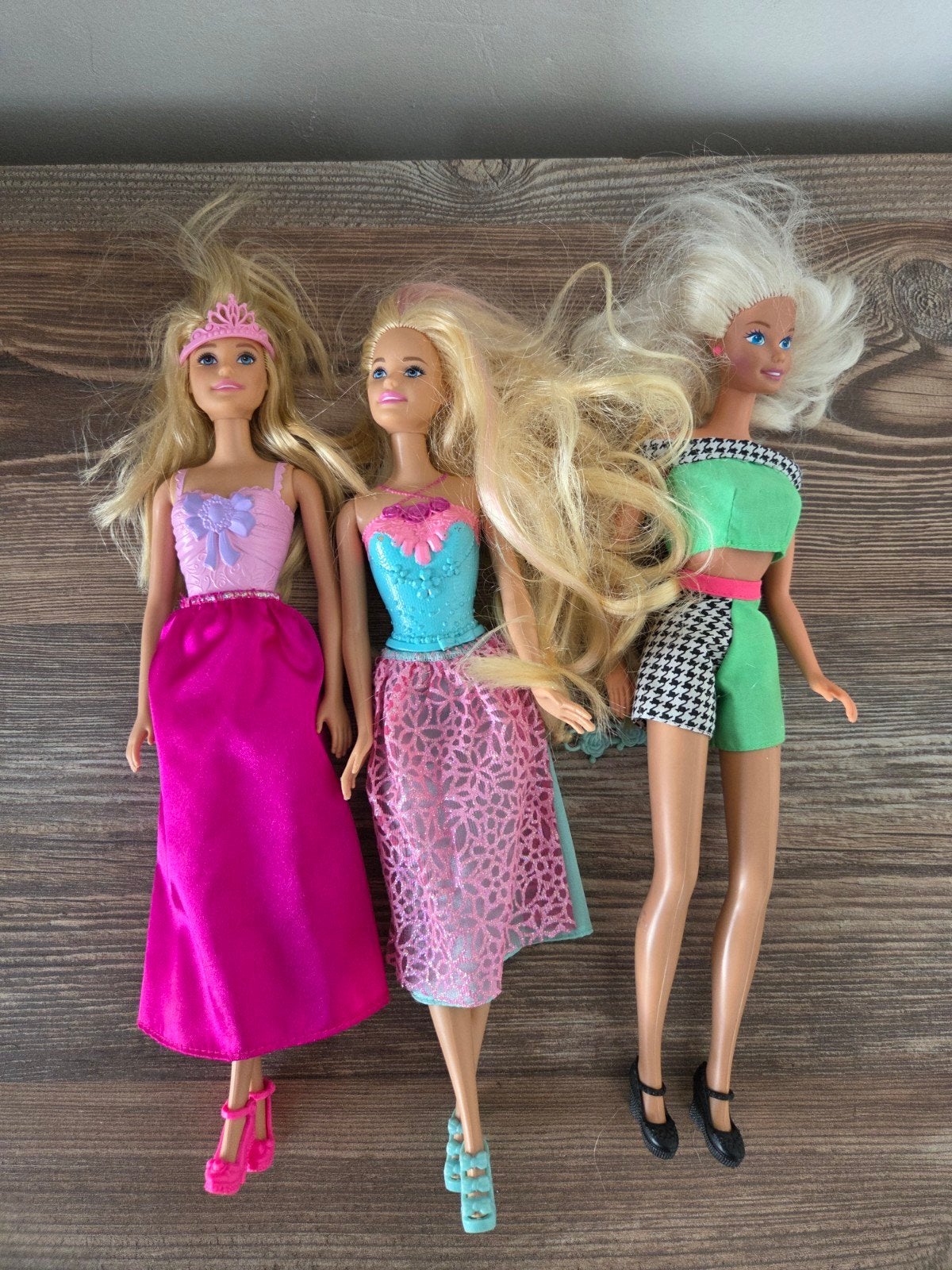 Diverse Barbie poppen met kledij, Enlèvement, Comme neuf, Barbie