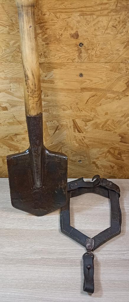 Pelle droite de tranchée Tchèque avec housse en cuir ww2, Collections, Envoi, Armée de terre, Autres types