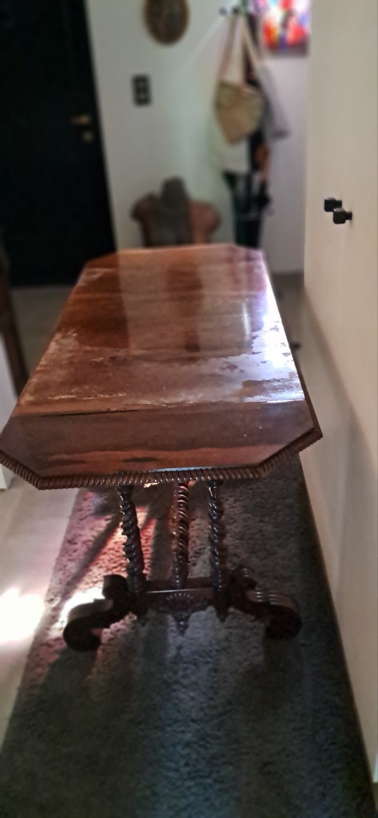 bijzettafel in mahoniehout-wortelhout/ draaipoten, Antiek en Kunst, Antiek | Meubels | Tafels, Ophalen