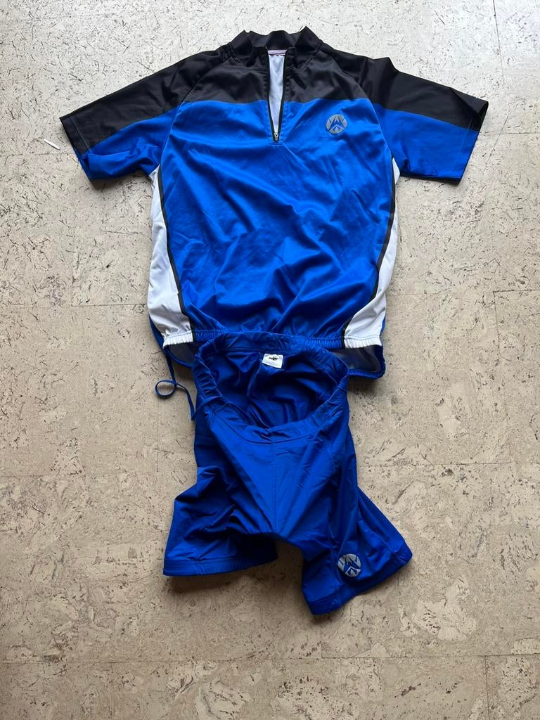 Mooi blauw zwart setje: T-shirt en korte koersbroek maat M, Fietsen en Brommers, Ophalen, Zo goed als nieuw, Bovenkleding, Heren