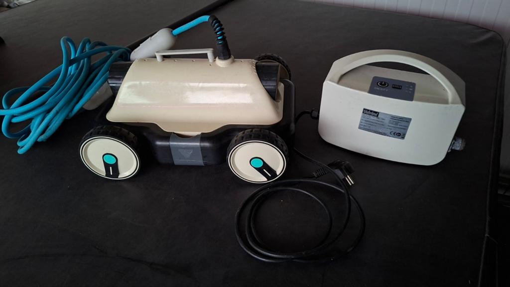 Zwembad bestway 247x540 met robot zuiger, Tuin en Terras, Zwembaden, Ophalen