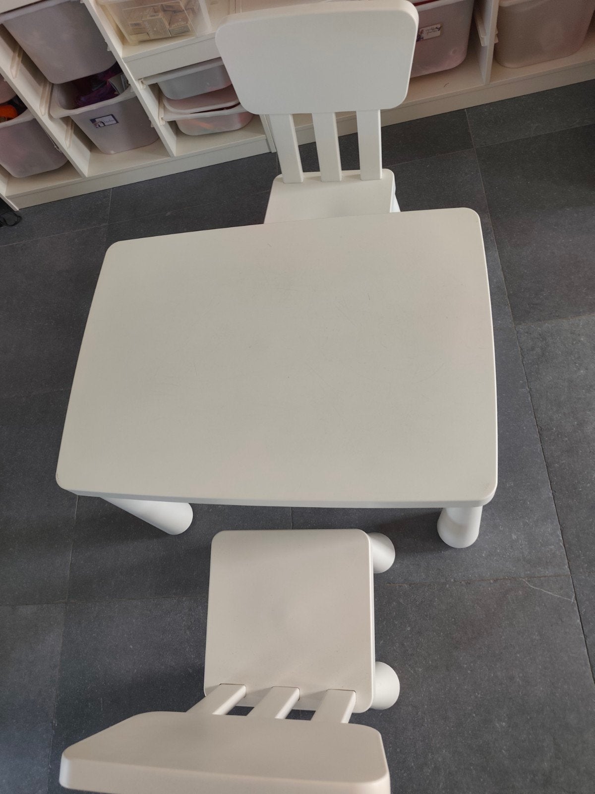 kindertafel en twee bijhorende stoeltjes, Ophalen