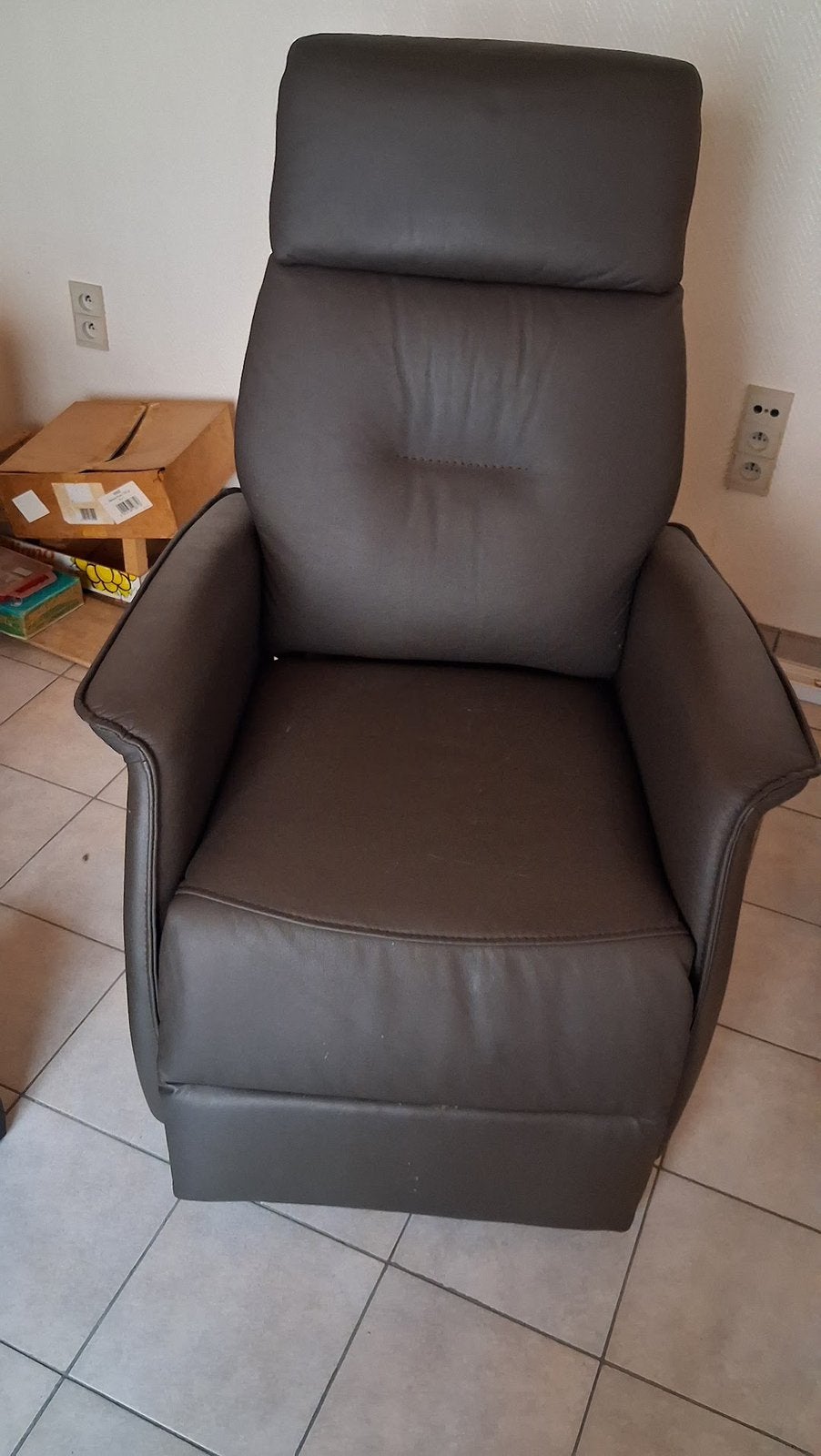 Lederen relax zetel (elektrisch), Ophalen, 100 tot 125 cm, Leer, Zo goed als nieuw