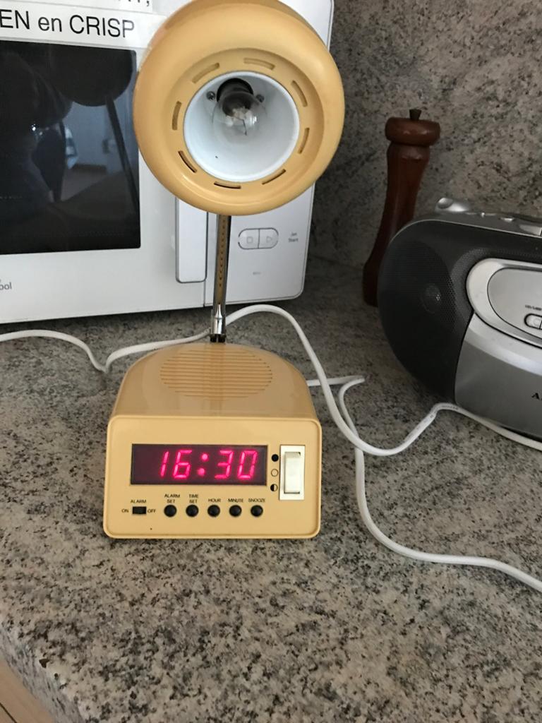 Digitale vintage wekker met lamp, Ophalen of Verzenden, Zo goed als nieuw