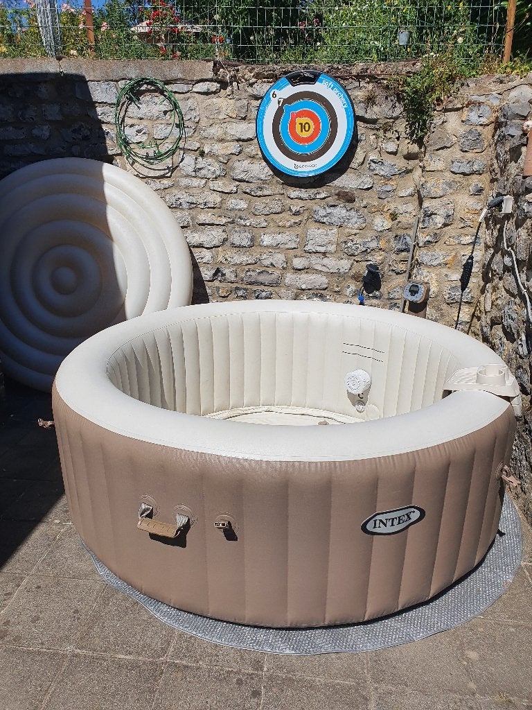 Jacuzzi 4personnes Intex, Jardin & Terrasse, Enlèvement, Utilisé, Couverture, Gonflable