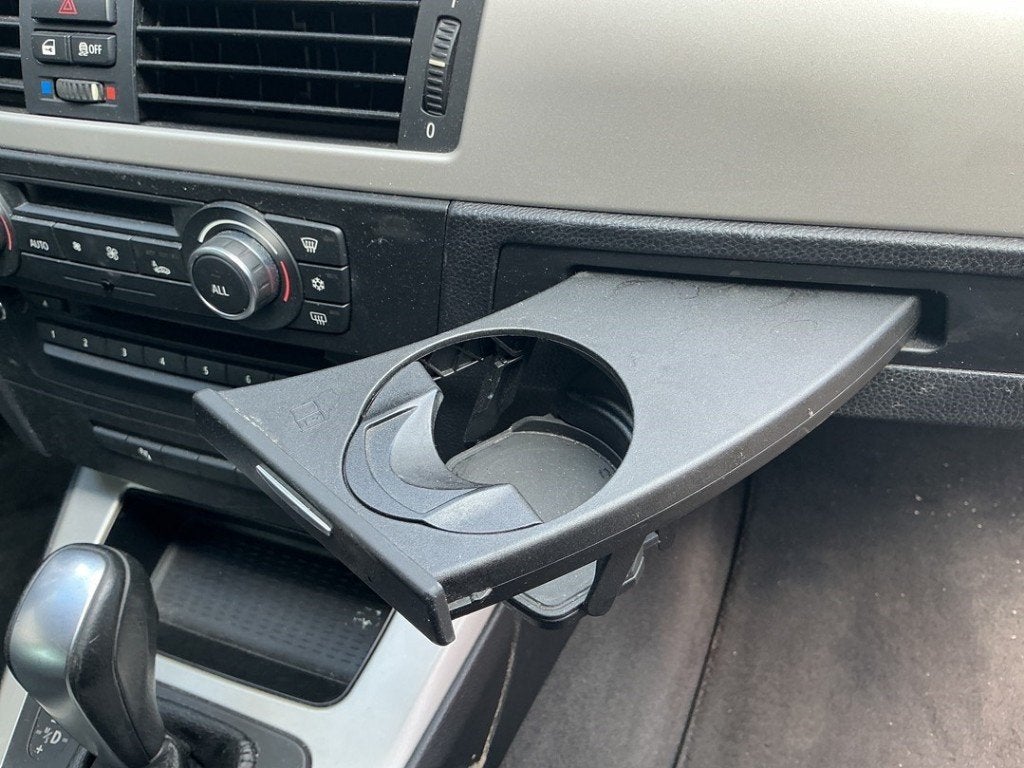 BEKERHOUDER BMW 3 serie Touring (E91) (01-2004/12-2012), Auto-onderdelen, Gebruikt, BMW, Petuelring 130
80809  München, DE, Bayerische Motoren Werke AG