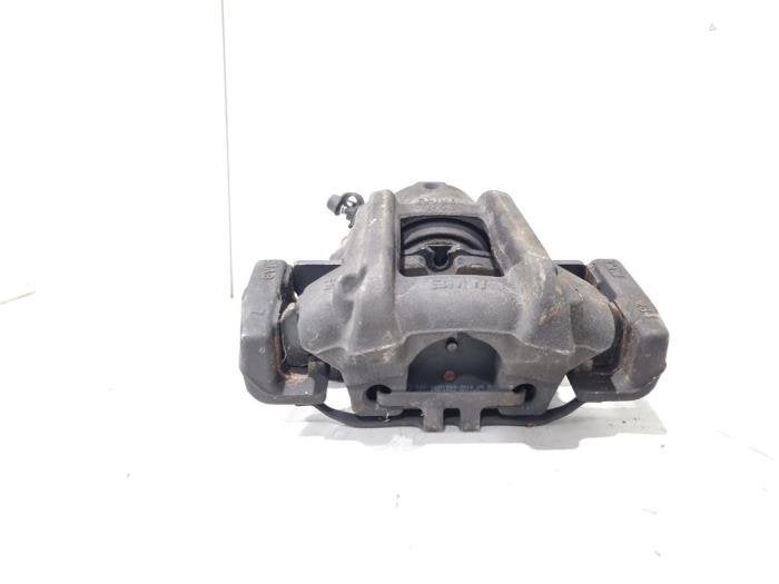 Etrier de frein (pince) avant gauche d'un BMW 1-Serie, Autos : Pièces & Accessoires, Freins & Transmission, -, 3 mois de garantie