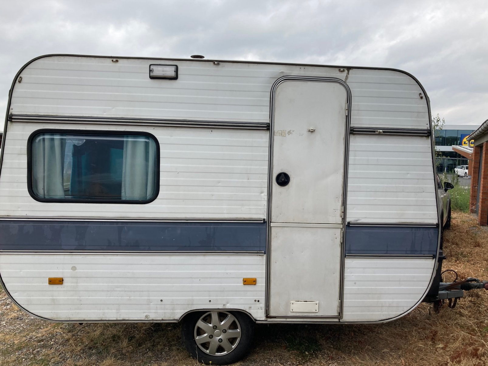 Caravan ADRIA TMT 750kg met voortent!!, Standaardzit, Dwarsbed, Particulier, Adria