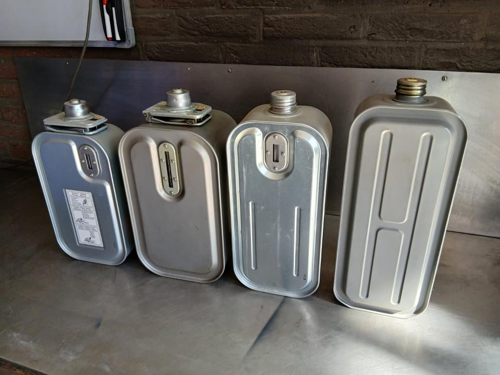Laser kachel petroleum tanks., Ophalen