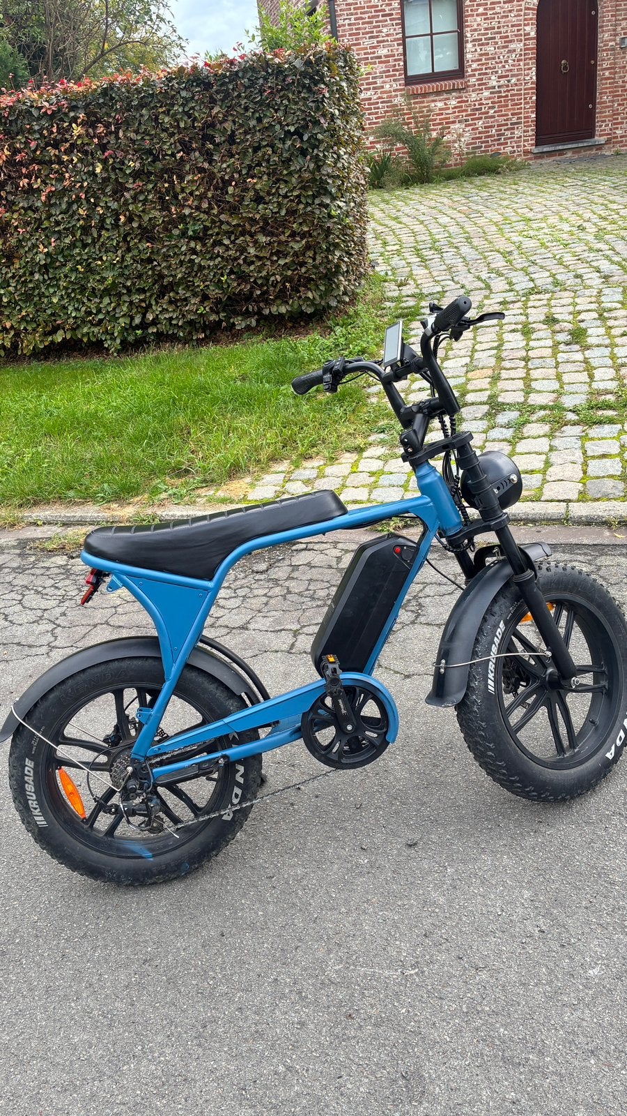 Fatbike V8 Custom bleu – Très bon état, Vélos & Vélomoteurs, Enlèvement, Comme neuf, 50 km par batterie ou plus, Autres marques
