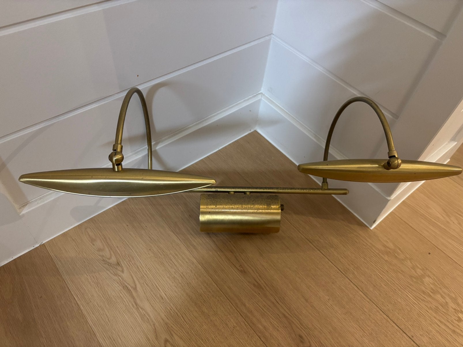 1 applique pour tableau en laiton, Enlèvement ou Envoi, Utilisé, Autres matériaux, Lampe de miroir ou Lampe de tableau