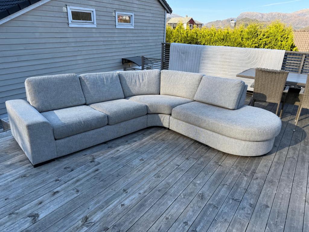 Hoekbank in grijze stof te koop., Ophalen, 250 tot 300 cm, Hoekbank, Nieuw