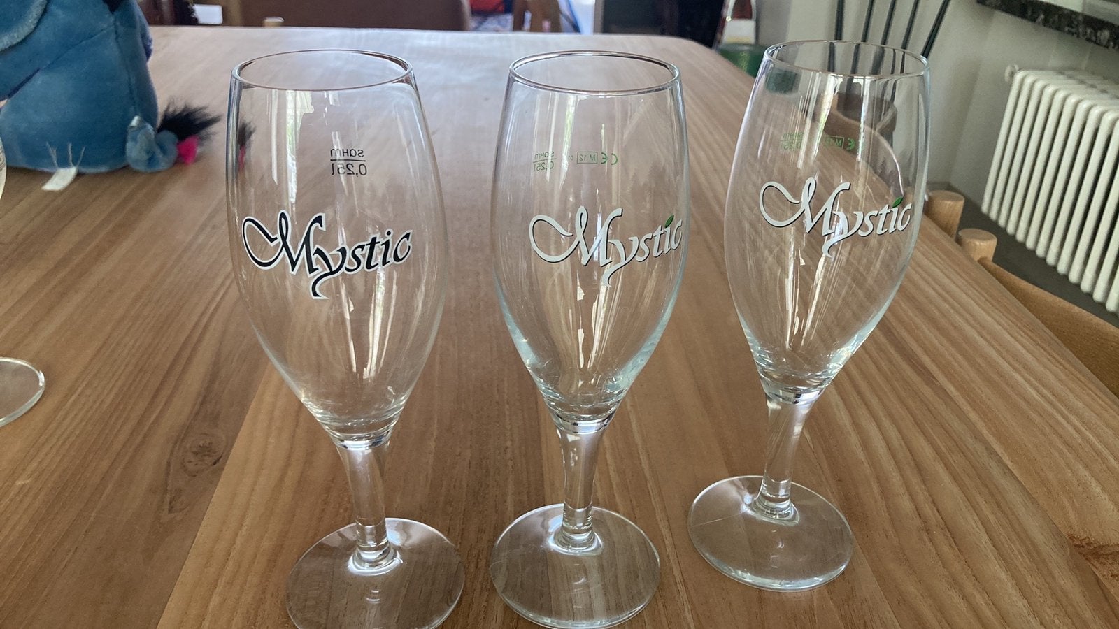 Bierglazen te koop 3 mystic glazen, 1 grimbergen 1 bonten os, Ophalen, Zo goed als nieuw
