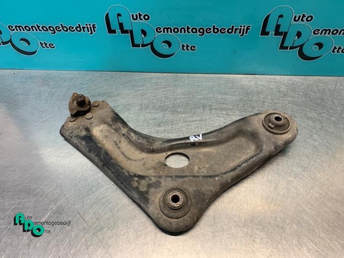 Bras de suspension avant droit d'un Peugeot 207, -, 3 mois de garantie, Utilisé, -
