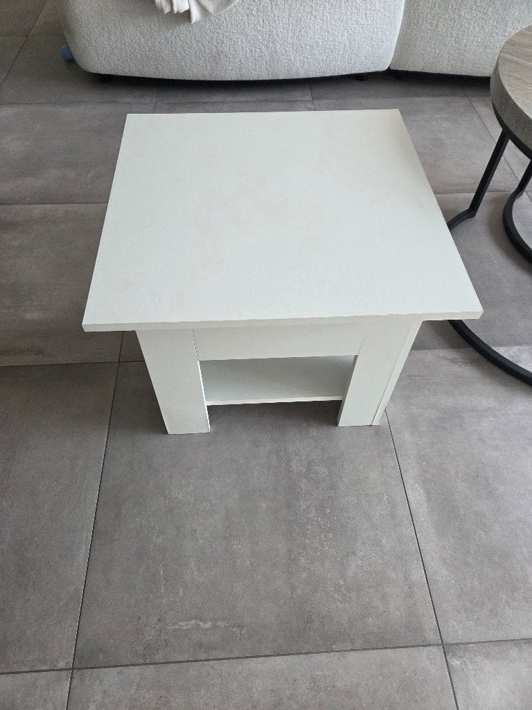 Table basse blanche soignée (avec étagère inférieure), 50 à 100 cm, Carré, Enlèvement, Utilisé