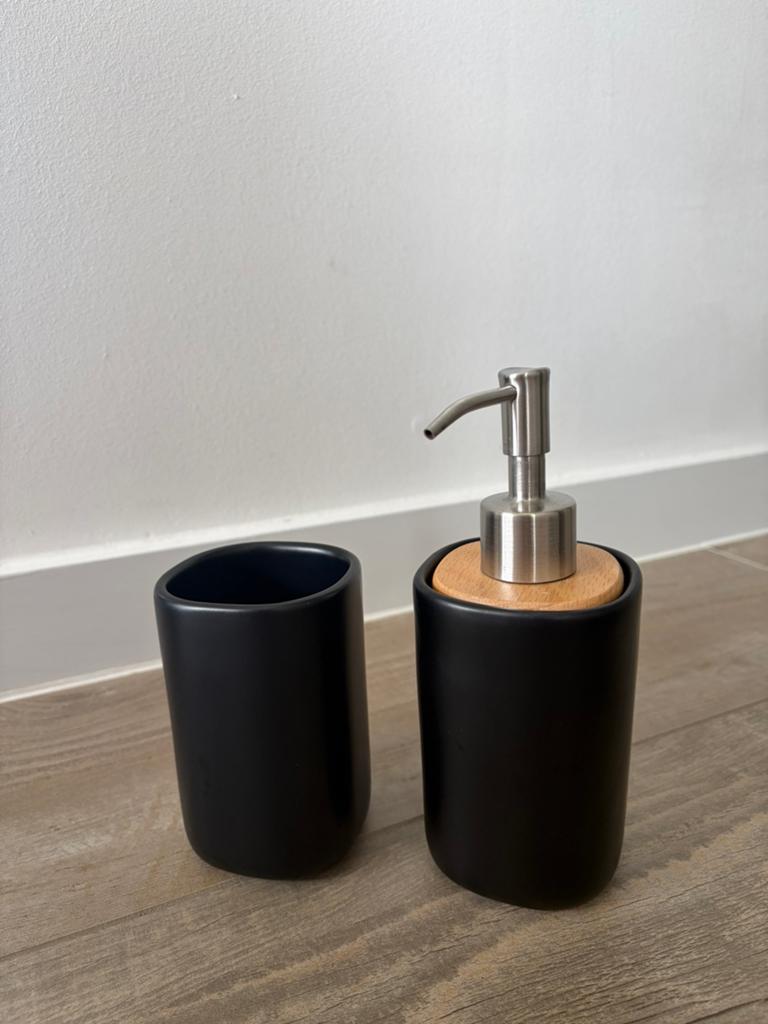 Aquanova zeeppomp en beker, Huis en Inrichting, Badkamer | Badtextiel en Accessoires, Ophalen, Zo goed als nieuw, Zwart, Overige typen