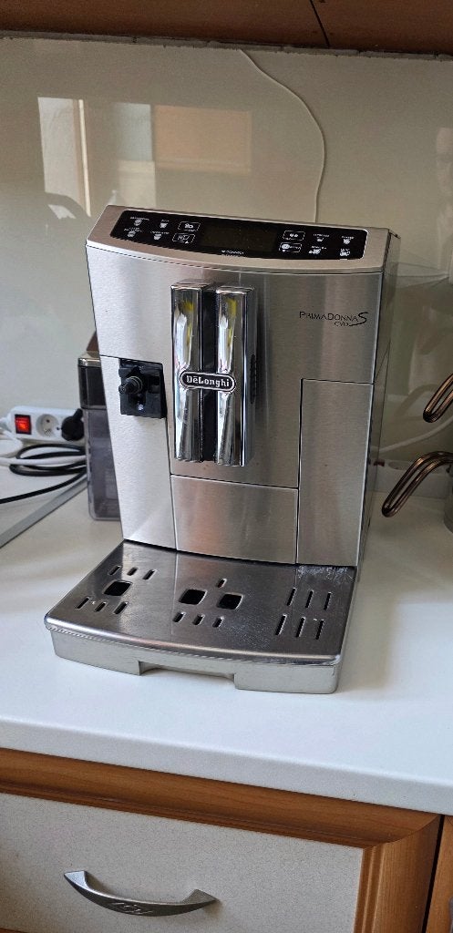 Machine à café automatique de Longhi 510.55.M PrimaDonna S, Machine à espresso, Réservoir d'eau amovible, Café en grains, Utilisé