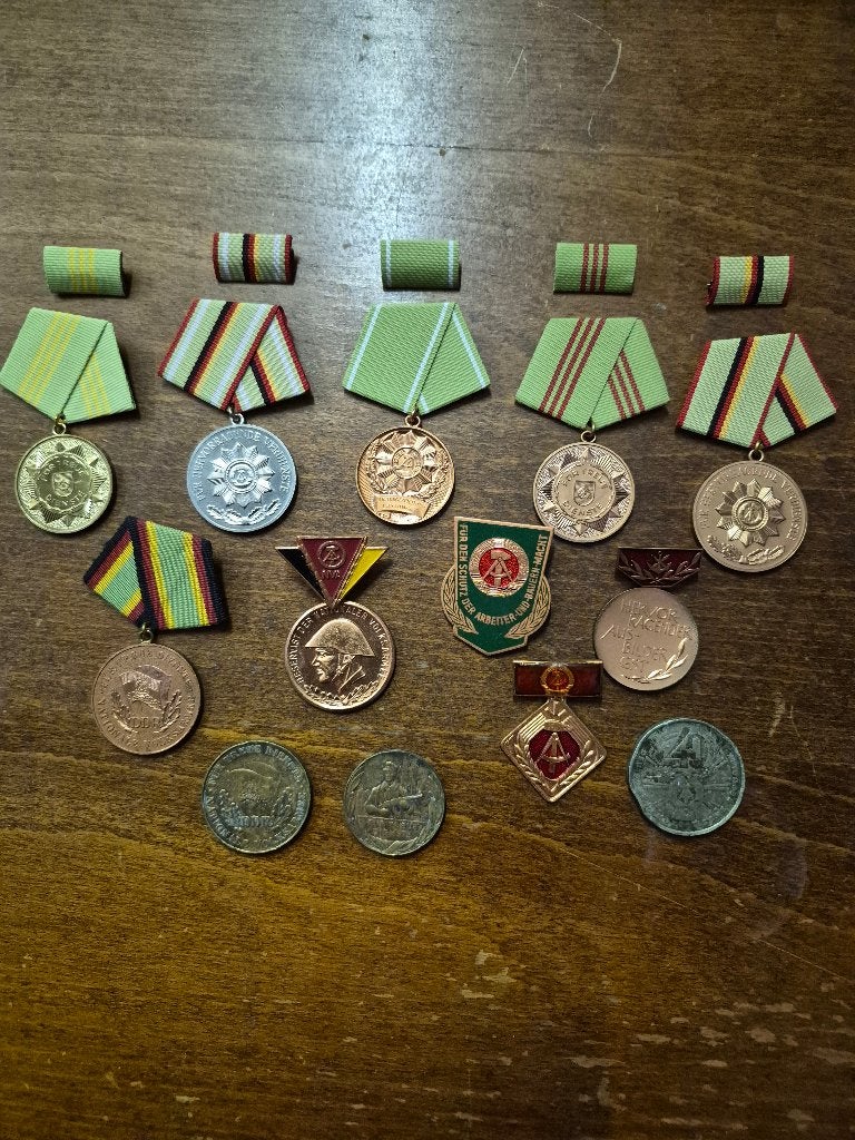 Emblemen en medailles DDR, Ophalen of Verzenden