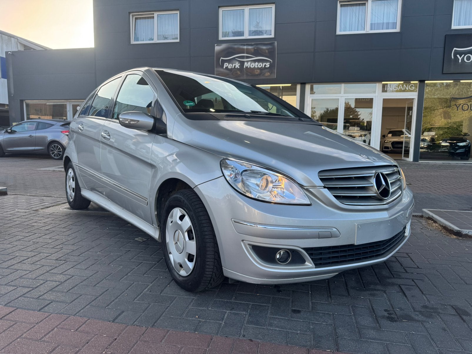 Mercedes-Benz B150 - BENZINE - AIRCO - 150.000 km - 2007, Auto's, Stof, 1498 cc, Zwart, Bedrijf
