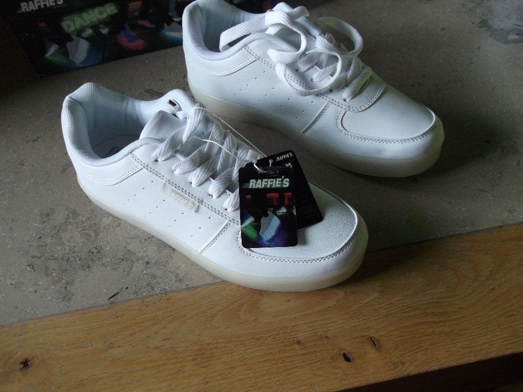 schoenen met lichtjes raffie s, Ophalen, Jongen of Meisje, Schoenen, Nieuw