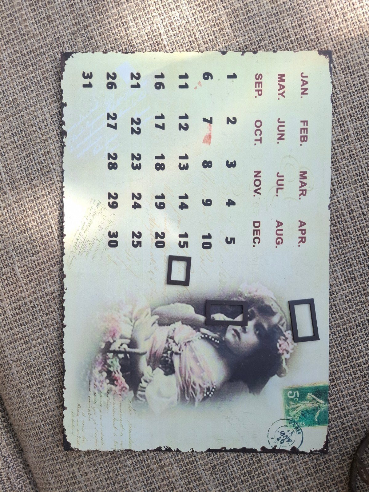 Metalen kalender, Ophalen